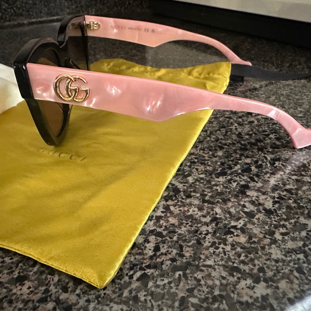 Gucci Black and Pink Sunglasses with Yellow Case - Picture 2 of 2